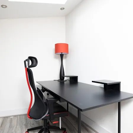 度假居 Stunning 2 Bed, 2 Bath House Near National Stadium, *