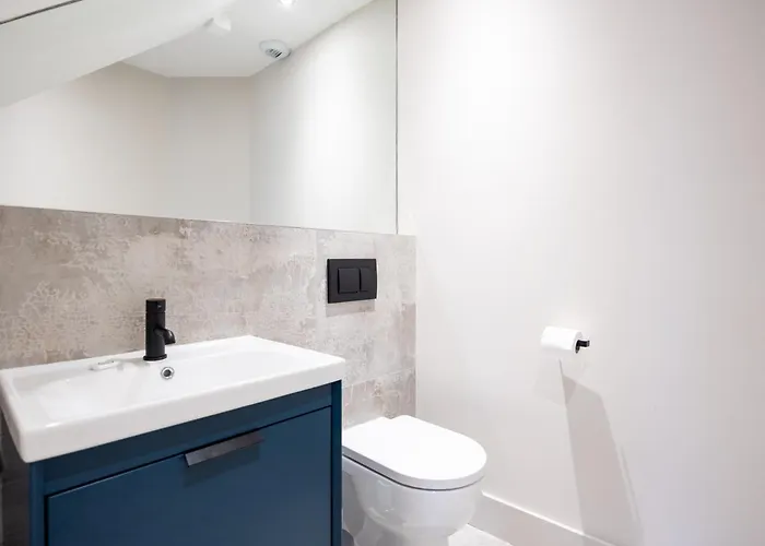 بيت للعطل Stunning 2 Bed, 2 Bath House Near National Stadium,