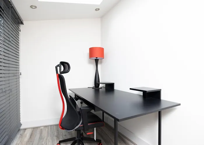 بيت للعطل Stunning 2 Bed, 2 Bath House Near National Stadium, *