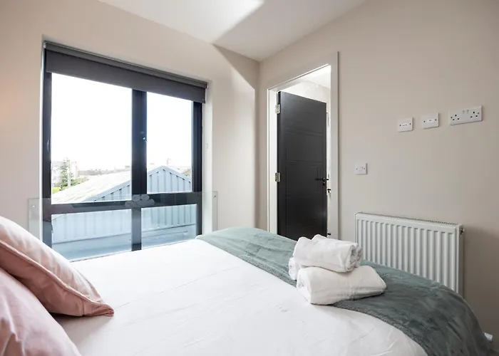 بيت للعطل Stunning 2 Bed, 2 Bath House Near National Stadium,