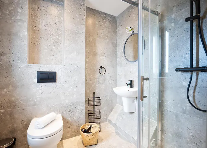 Stunning 2 Bed, 2 Bath House Near National Stadium, *
