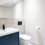 別荘 Stunning 2 Bed, 2 Bath House Near National Stadium,