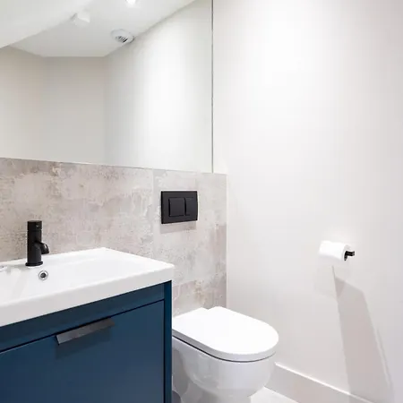 Nyaraló Stunning 2 Bed, 2 Bath House Near National Stadium,