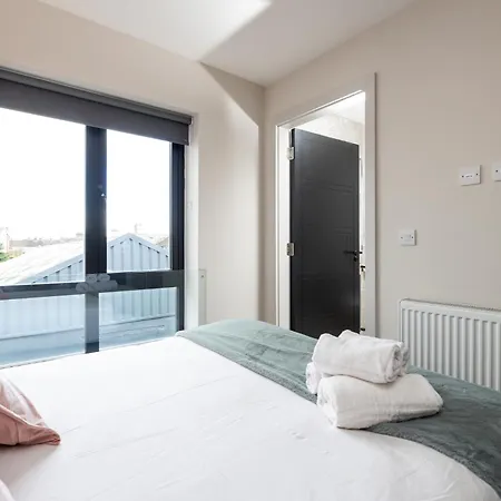 別荘 Stunning 2 Bed, 2 Bath House Near National Stadium,